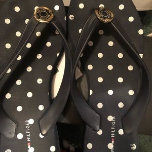 tommy hilfiger flip flops